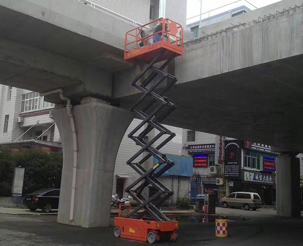 剪叉自行走升降機 (20)