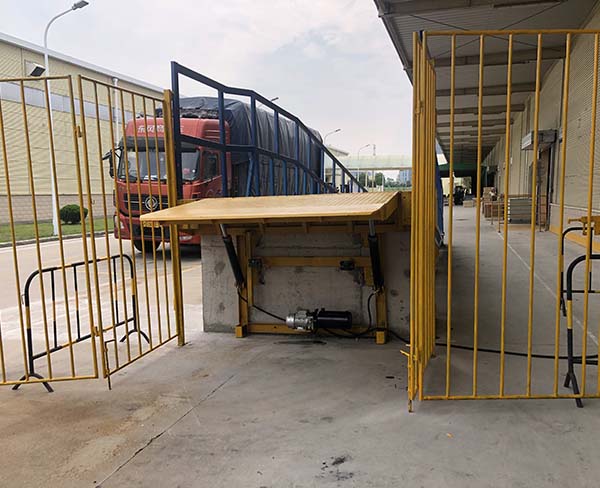 固定懸臂式登車橋 (1)