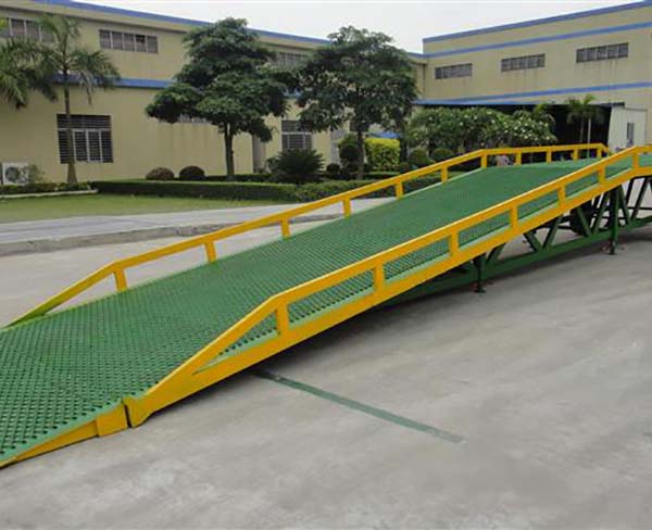 移動(dòng)式登車橋 (23)