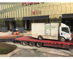 移動登車橋裝卸貨物